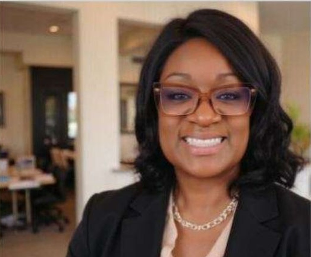Portrait of Rosiland Moore, MBA, founder and CEO of Access Capital Arizona